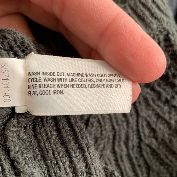 GAP Sweater - Picture 6 of 6